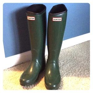 NEVER WORN Olive Green HUNTER rain boots! ☔️